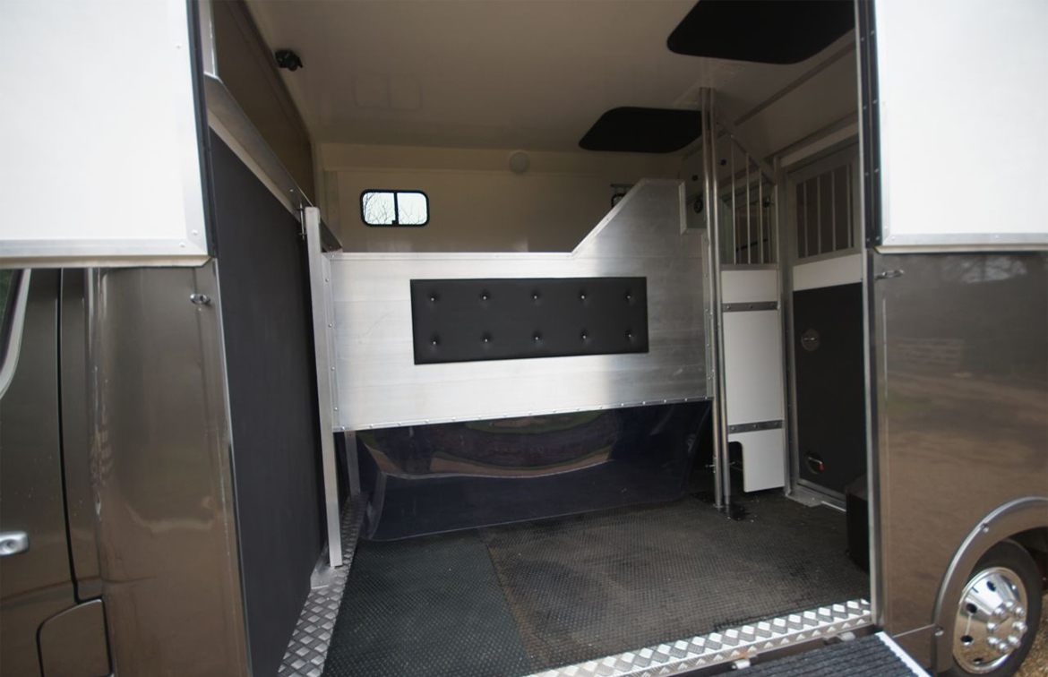 Horsebox-Partitions-1